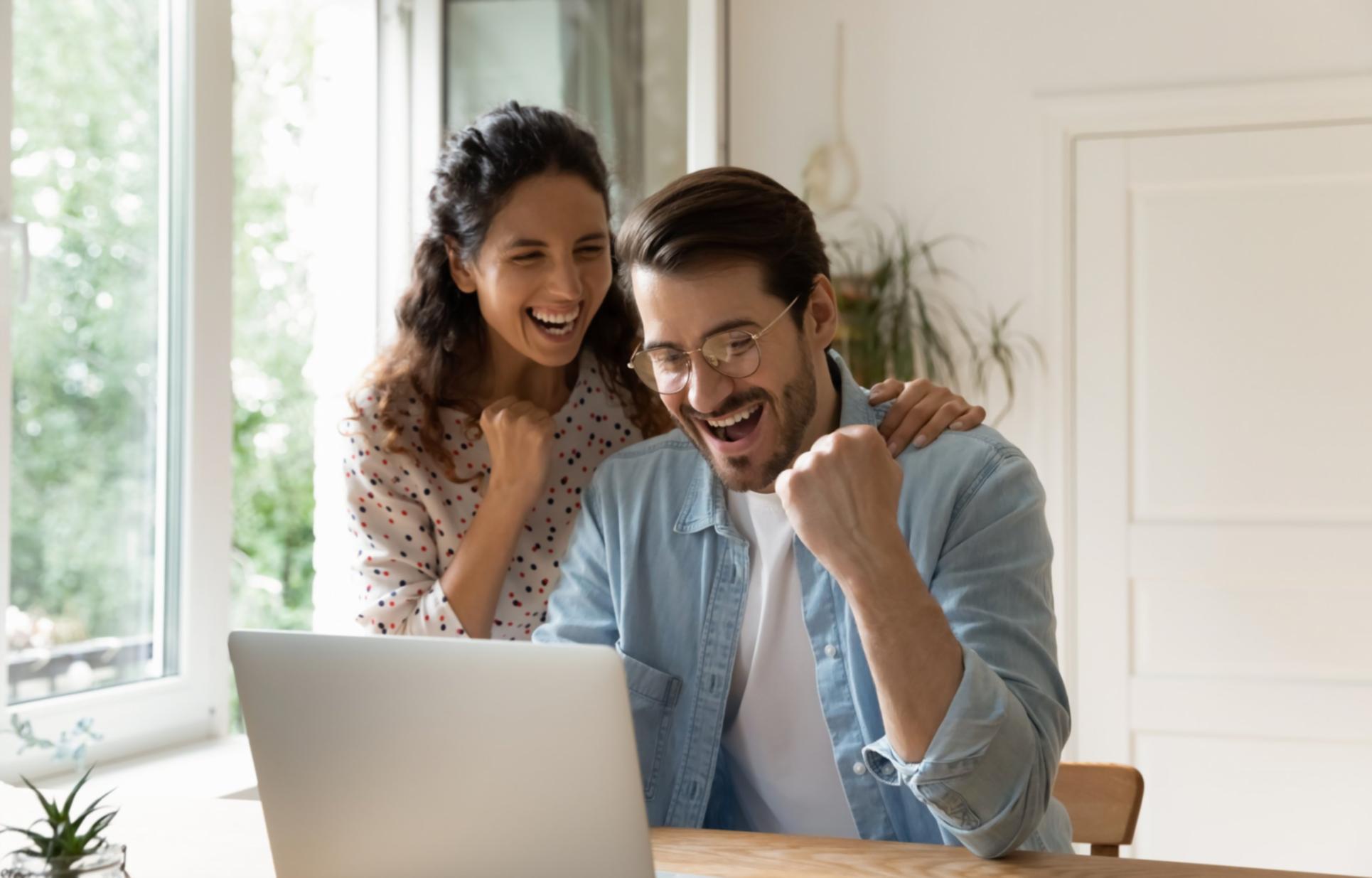 Workshop-Teilnehmer arbeiten gemeinsam an Finanzstrategien und Zielsetzungen